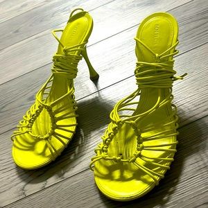 Bottega Veneta size 8. Worn twice. Perfect condition. Authentic.